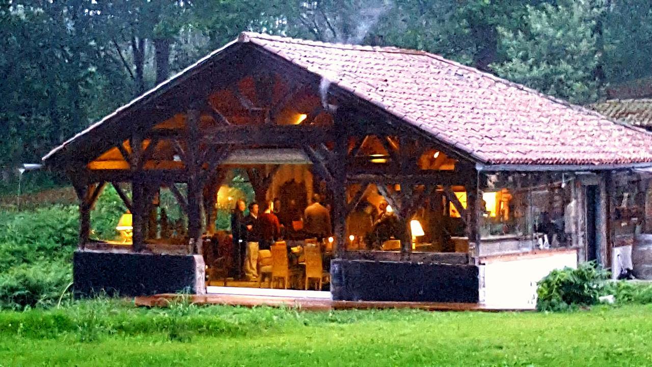 Palika Lodge Castets Bagian luar foto
